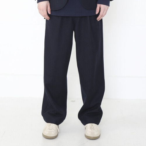 [DOCUMENT] English Wool Tucked Trousers (Navy)