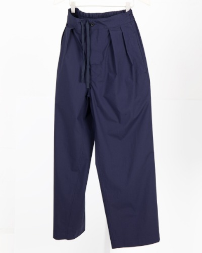[DOCUMENT] LIGHT WEIGHT TUCKED PANTS